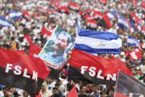 Rosario y Daniel celebran junto al pueblo 38 años de Revolución
