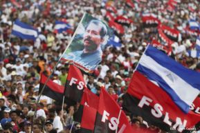 Rosario y Daniel celebran junto al pueblo 38 años de Revolución