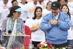 Rosario y Daniel celebran junto al pueblo 38 años de Revolución
