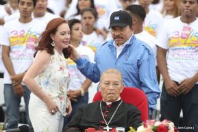 Rosario y Daniel celebran junto al pueblo 38 años de Revolución