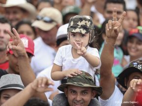 Rosario y Daniel celebran junto al pueblo 38 años de Revolución