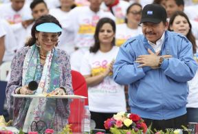 Rosario y Daniel celebran junto al pueblo 38 años de Revolución