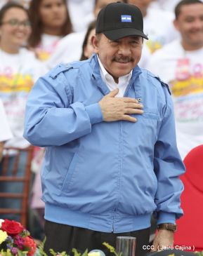 Rosario y Daniel celebran junto al pueblo 38 años de Revolución