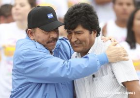 Rosario y Daniel celebran junto al pueblo 38 años de Revolución
