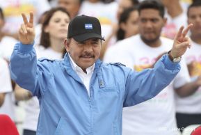Rosario y Daniel celebran junto al pueblo 38 años de Revolución