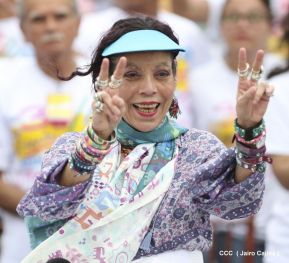 Rosario y Daniel celebran junto al pueblo 38 años de Revolución