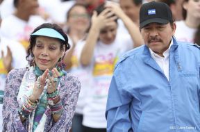 Rosario y Daniel celebran junto al pueblo 38 años de Revolución