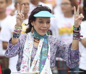 Rosario y Daniel celebran junto al pueblo 38 años de Revolución
