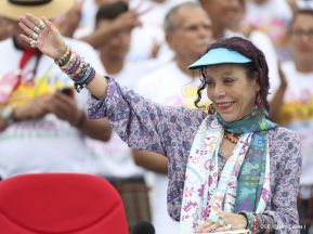 Rosario y Daniel celebran junto al pueblo 38 años de Revolución