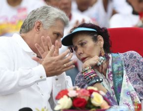 Rosario y Daniel celebran junto al pueblo 38 años de Revolución