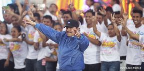 Rosario y Daniel celebran junto al pueblo 38 años de Revolución