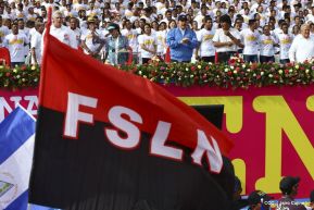 Rosario y Daniel celebran junto al pueblo 38 años de Revolución