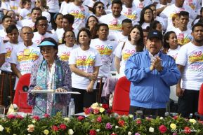 Rosario y Daniel celebran junto al pueblo 38 años de Revolución