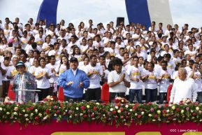 Rosario y Daniel celebran junto al pueblo 38 años de Revolución