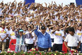 Rosario y Daniel celebran junto al pueblo 38 años de Revolución
