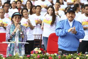 Rosario y Daniel celebran junto al pueblo 38 años de Revolución