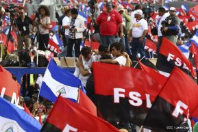 Rosario y Daniel celebran junto al pueblo 38 años de Revolución