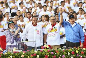 Rosario y Daniel celebran junto al pueblo 38 años de Revolución