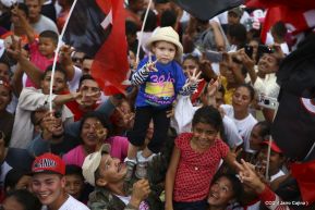 Rosario y Daniel celebran junto al pueblo 38 años de Revolución