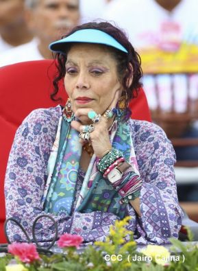 Rosario y Daniel celebran junto al pueblo 38 años de Revolución