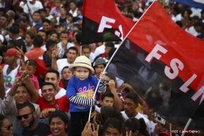 Rosario y Daniel celebran junto al pueblo 38 años de Revolución