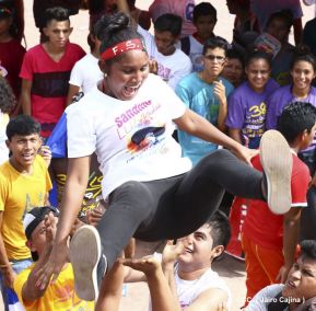 Rosario y Daniel celebran junto al pueblo 38 años de Revolución