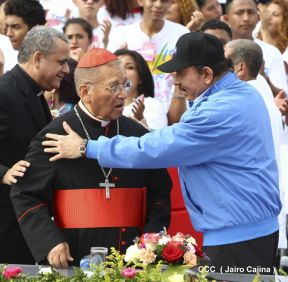 Rosario y Daniel celebran junto al pueblo 38 años de Revolución
