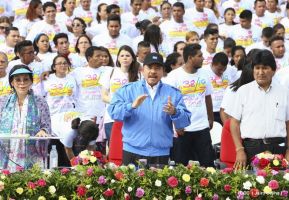 Rosario y Daniel celebran junto al pueblo 38 años de Revolución