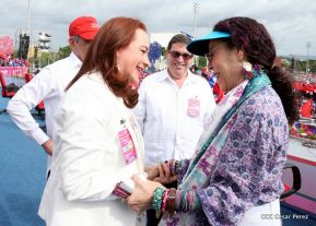 Rosario y Daniel celebran junto al pueblo 38 años de Revolución