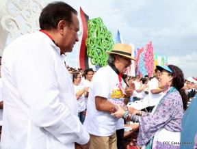 Rosario y Daniel celebran junto al pueblo 38 años de Revolución