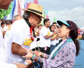 Rosario y Daniel celebran junto al pueblo 38 años de Revolución