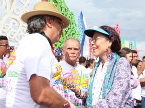 Rosario y Daniel celebran junto al pueblo 38 años de Revolución