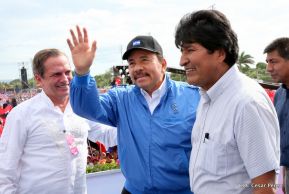 Rosario y Daniel celebran junto al pueblo 38 años de Revolución