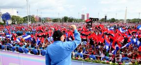 Rosario y Daniel celebran junto al pueblo 38 años de Revolución