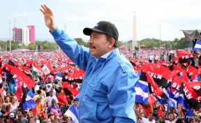 Rosario y Daniel celebran junto al pueblo 38 años de Revolución