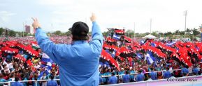 Rosario y Daniel celebran junto al pueblo 38 años de Revolución