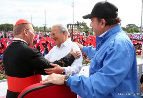 Rosario y Daniel celebran junto al pueblo 38 años de Revolución