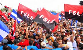 Rosario y Daniel celebran junto al pueblo 38 años de Revolución