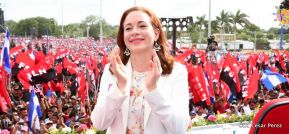 Rosario y Daniel celebran junto al pueblo 38 años de Revolución