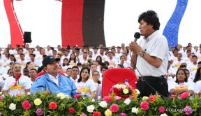 Rosario y Daniel celebran junto al pueblo 38 años de Revolución