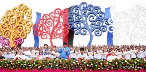 Rosario y Daniel celebran junto al pueblo 38 años de Revolución