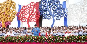 Rosario y Daniel celebran junto al pueblo 38 años de Revolución