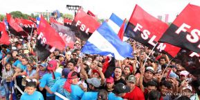 Rosario y Daniel celebran junto al pueblo 38 años de Revolución