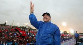 Rosario y Daniel celebran junto al pueblo 38 años de Revolución