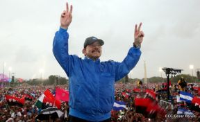 Rosario y Daniel celebran junto al pueblo 38 años de Revolución