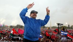 Rosario y Daniel celebran junto al pueblo 38 años de Revolución