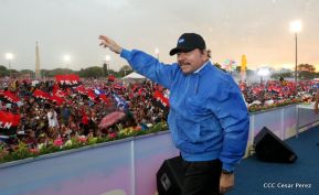 Rosario y Daniel celebran junto al pueblo 38 años de Revolución