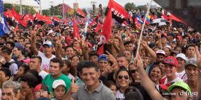 Rosario y Daniel celebran junto al pueblo 38 años de Revolución