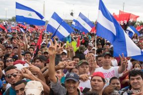 Rosario y Daniel celebran junto al pueblo 38 años de Revolución