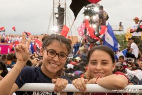 Rosario y Daniel celebran junto al pueblo 38 años de Revolución